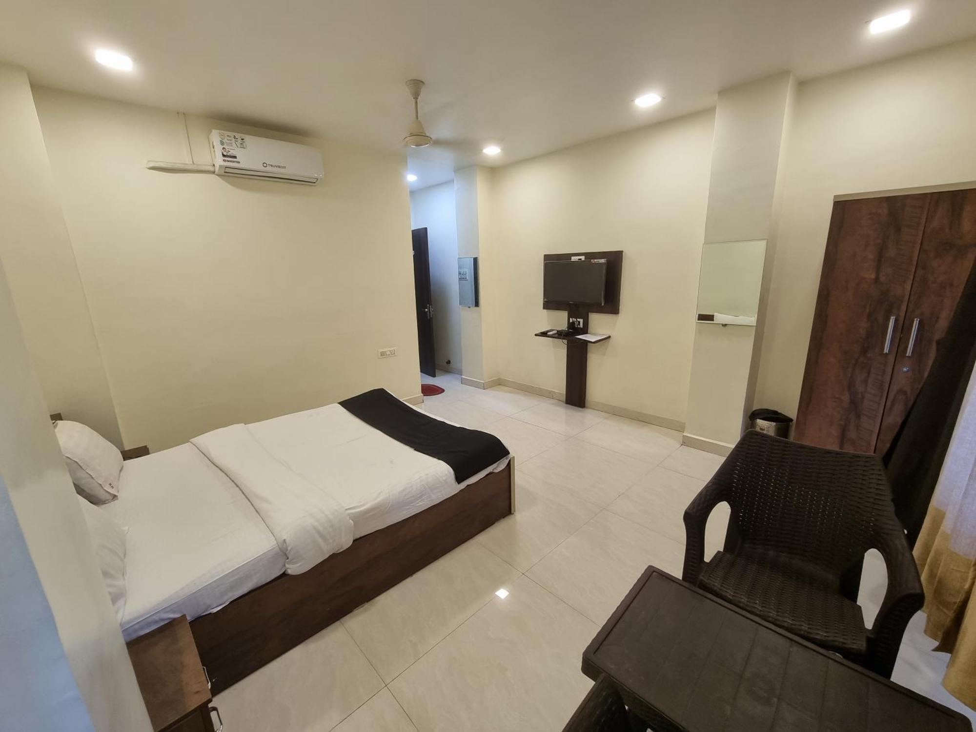 The Living Space Лонавла Екстер'єр фото