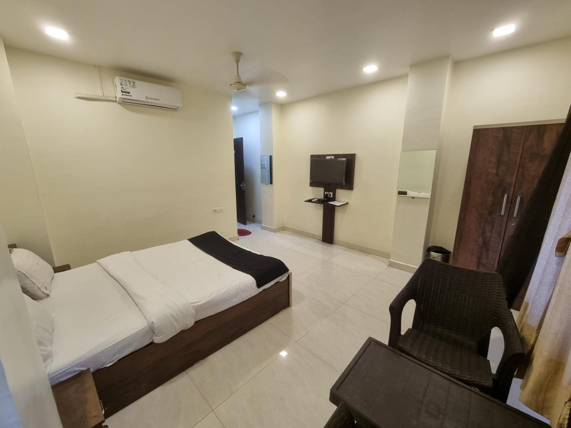 The Living Space Лонавла Екстер'єр фото