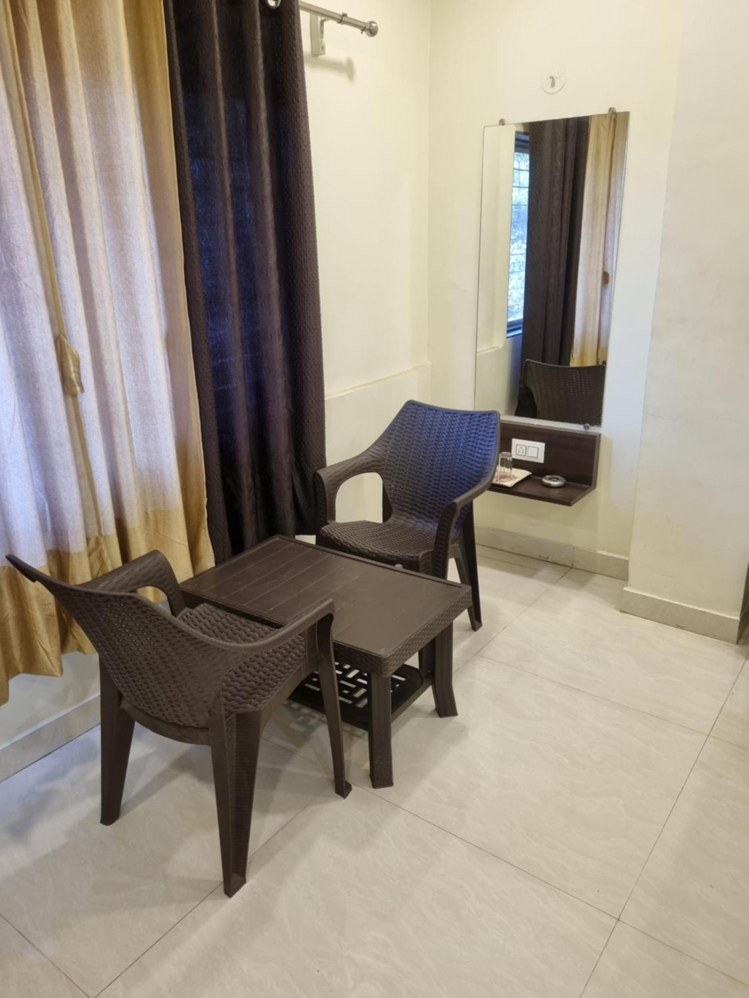 The Living Space Лонавла Екстер'єр фото